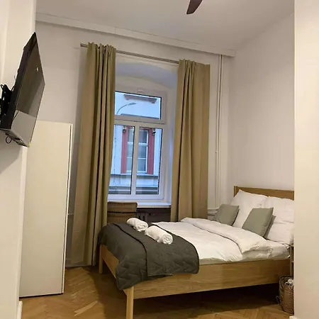 Przy Rynku - Rzeznicza 25 *